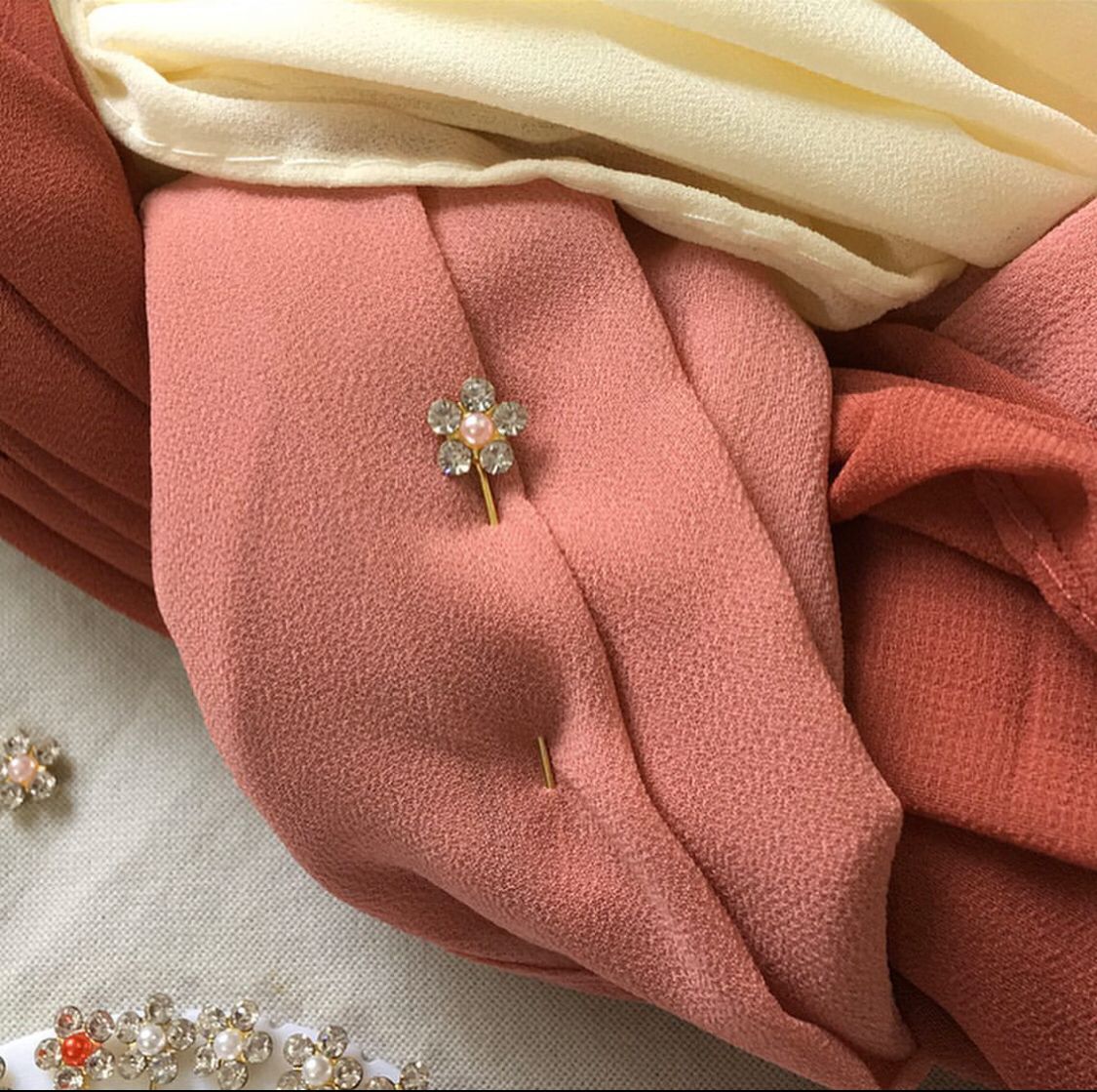 Pearl Flower Pins (Pack of 10 Pins)